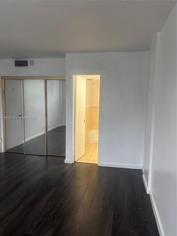 3660 NE 166th St 215, North Miami Beach, FL 33160