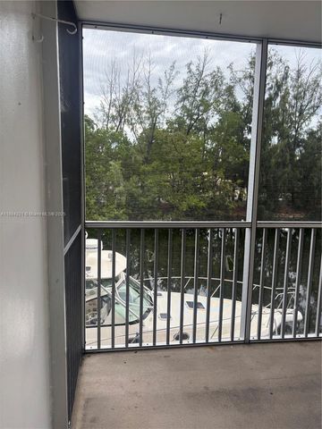 3660 NE 166th St 215, North Miami Beach, FL 33160