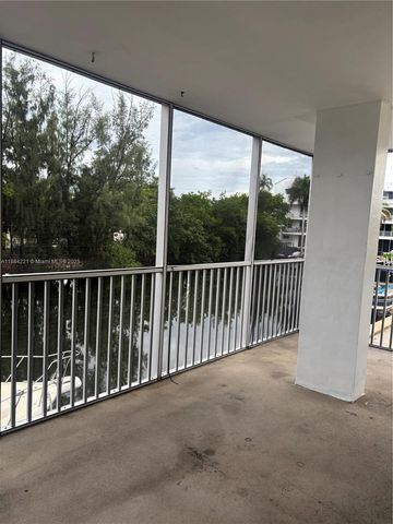 3660 NE 166th St 215, North Miami Beach, FL 33160