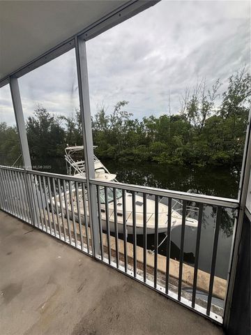 3660 NE 166th St 215, North Miami Beach, FL 33160