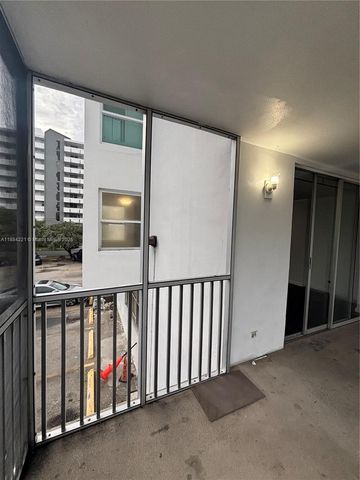 3660 NE 166th St 215, North Miami Beach, FL 33160