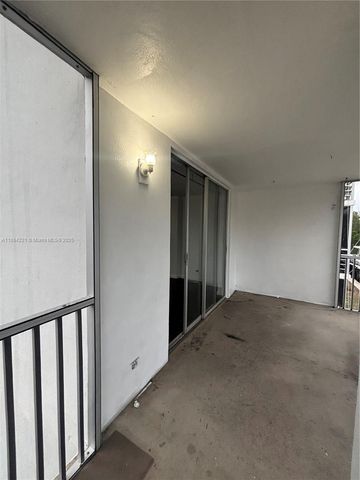 3660 NE 166th St 215, North Miami Beach, FL 33160