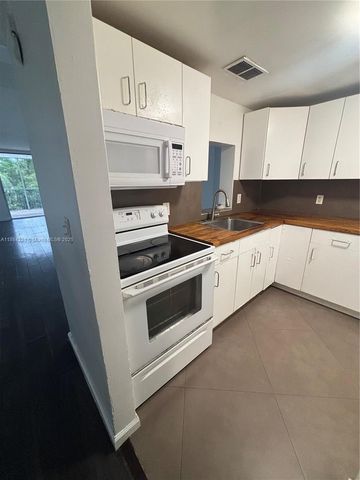 3660 NE 166th St 215, North Miami Beach, FL 33160