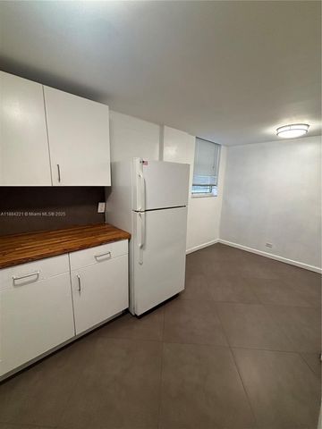 3660 NE 166th St 215, North Miami Beach, FL 33160