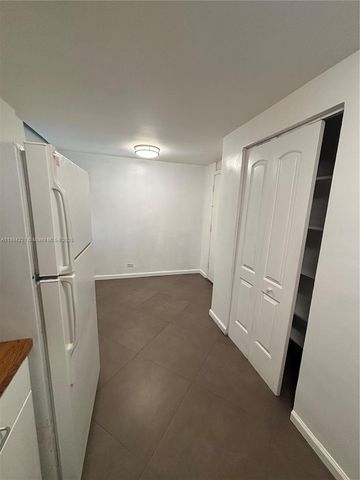 3660 NE 166th St 215, North Miami Beach, FL 33160