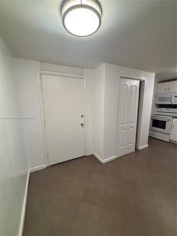 3660 NE 166th St 215, North Miami Beach, FL 33160