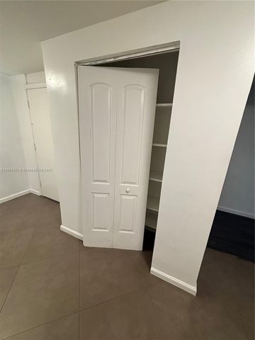 3660 NE 166th St 215, North Miami Beach, FL 33160