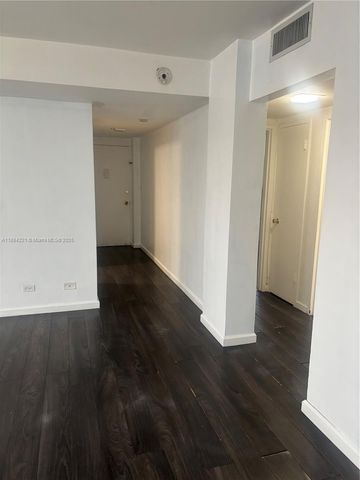 3660 NE 166th St 215, North Miami Beach, FL 33160