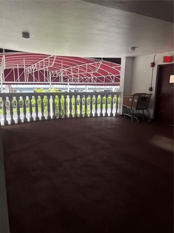 3660 NE 166th St 215, North Miami Beach, FL 33160