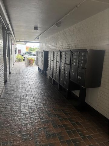 3660 NE 166th St 215, North Miami Beach, FL 33160