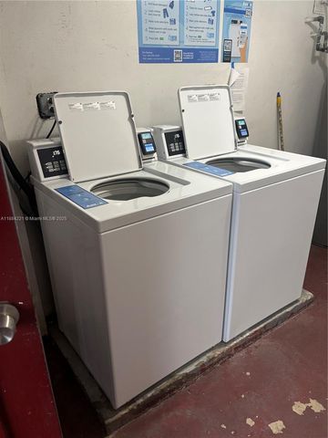 3660 NE 166th St 215, North Miami Beach, FL 33160