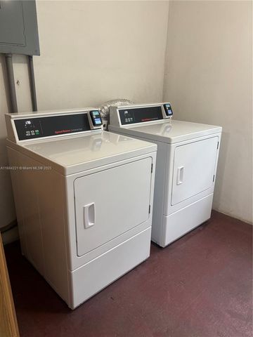 3660 NE 166th St 215, North Miami Beach, FL 33160