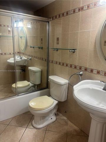 3660 NE 166th St 215, North Miami Beach, FL 33160