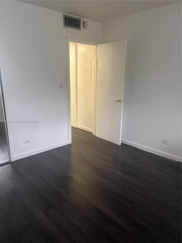 3660 NE 166th St 215, North Miami Beach, FL 33160