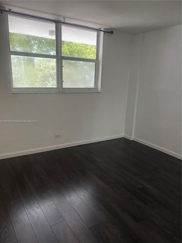 3660 NE 166th St 215, North Miami Beach, FL 33160