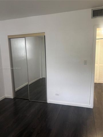 3660 NE 166th St 215, North Miami Beach, FL 33160