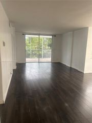 3660 NE 166th St 215, North Miami Beach, FL 33160