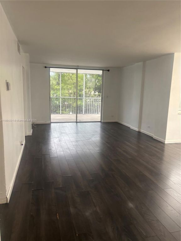 3660 NE 166th St 215, North Miami Beach, FL 33160