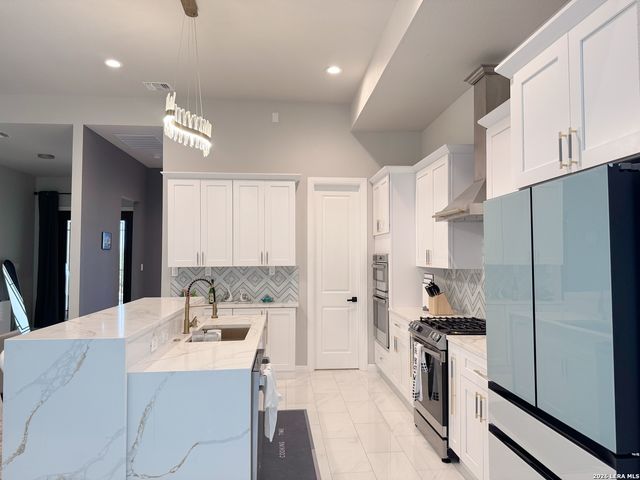 11 LISER GLN, San Antonio, TX 78257