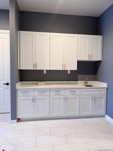 11 LISER GLN, San Antonio, TX 78257