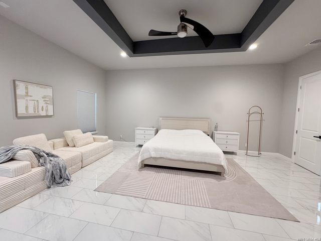 11 LISER GLN, San Antonio, TX 78257