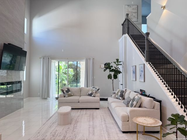 11 LISER GLN, San Antonio, TX 78257
