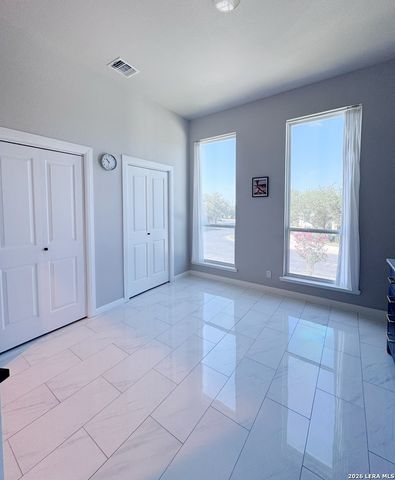 11 LISER GLN, San Antonio, TX 78257