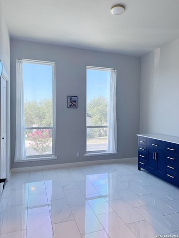 11 LISER GLN, San Antonio, TX 78257