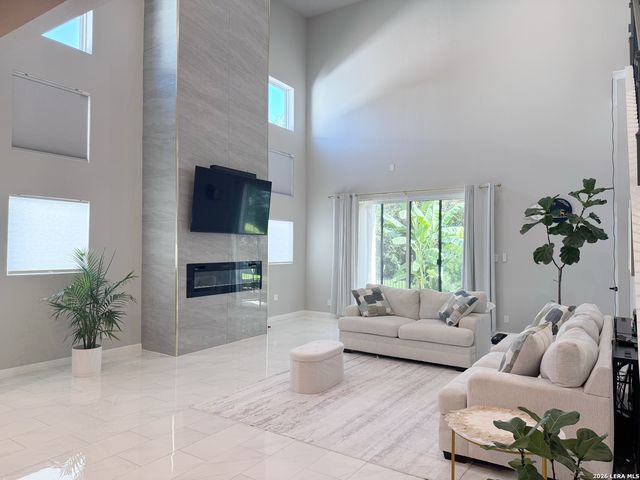 11 LISER GLN, San Antonio, TX 78257