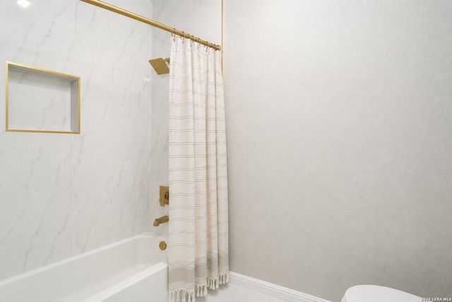 11 LISER GLN, San Antonio, TX 78257