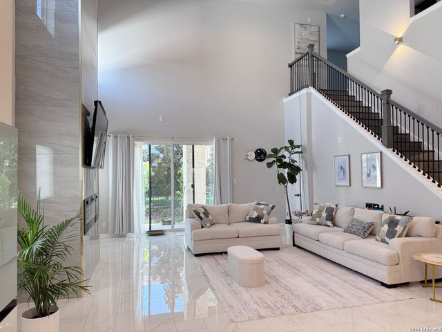 11 LISER GLN, San Antonio, TX 78257