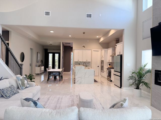 11 LISER GLN, San Antonio, TX 78257