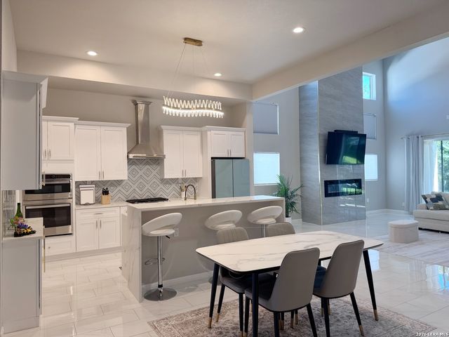 11 LISER GLN, San Antonio, TX 78257