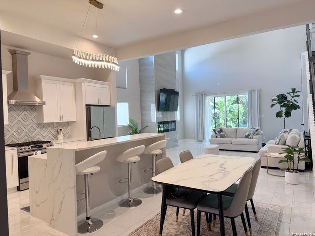 11 LISER GLN, San Antonio, TX 78257