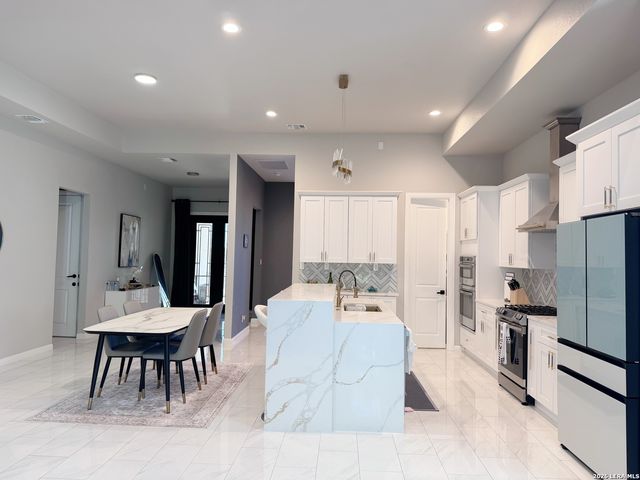 11 LISER GLN, San Antonio, TX 78257