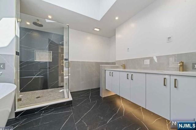 520B 6th Street 2, Palisades Park, NJ 07650