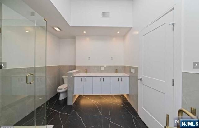 520B 6th Street 2, Palisades Park, NJ 07650
