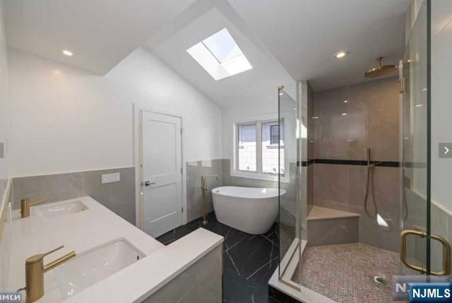 520B 6th Street 2, Palisades Park, NJ 07650