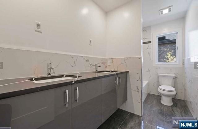 520B 6th Street 2, Palisades Park, NJ 07650