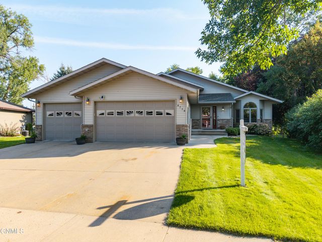 4718 Pintail Loop SE, Mandan, ND 58554 property photo
