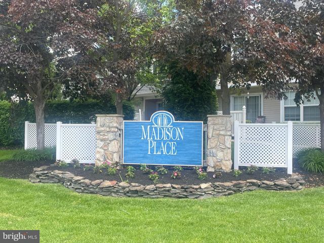 3603-A SAXONY DR, Mount Laurel, NJ 08054