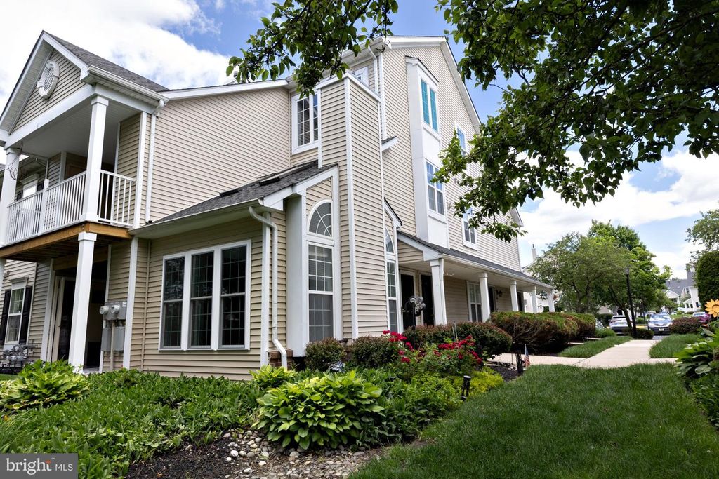 3603-A SAXONY DR, Mount Laurel, NJ 08054