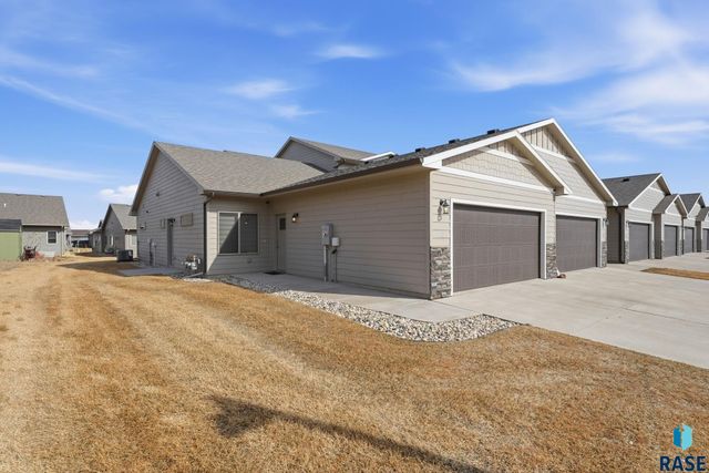 3500 E Siasconset Pl Place, Sioux Falls, SD 57108