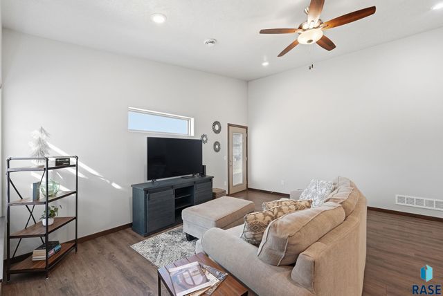 3500 E Siasconset Pl Place, Sioux Falls, SD 57108