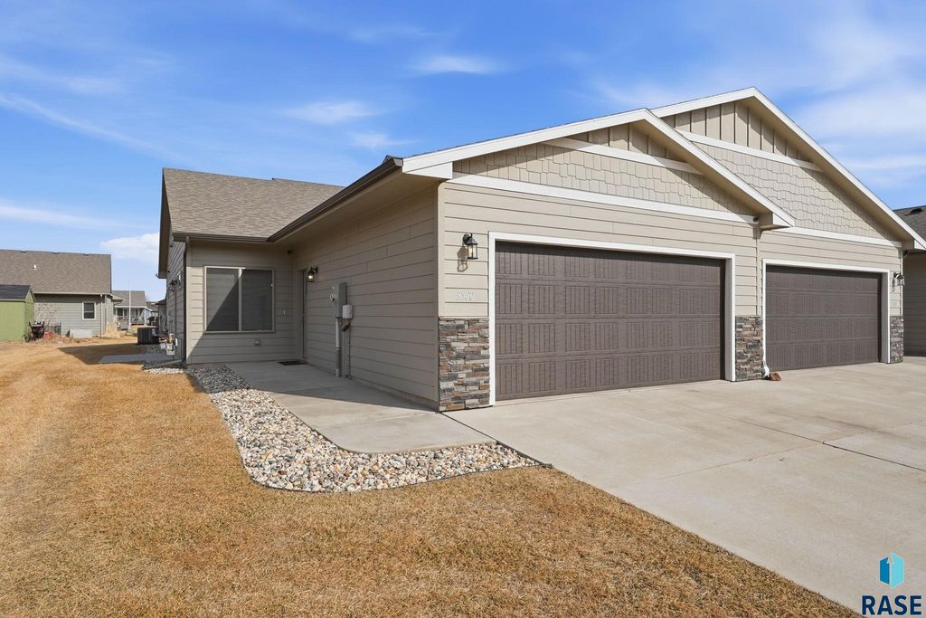 3500 E Siasconset Pl Place, Sioux Falls, SD 57108