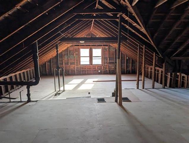 501 W 8TH Street, Davenport, IA 52803