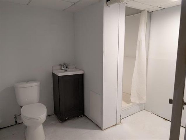 501 W 8TH Street, Davenport, IA 52803