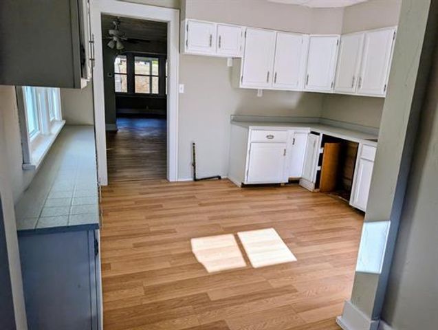 501 W 8TH Street, Davenport, IA 52803