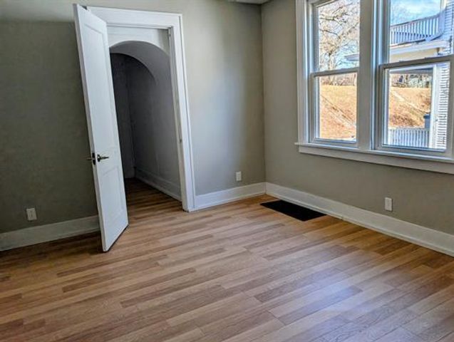 501 W 8TH Street, Davenport, IA 52803