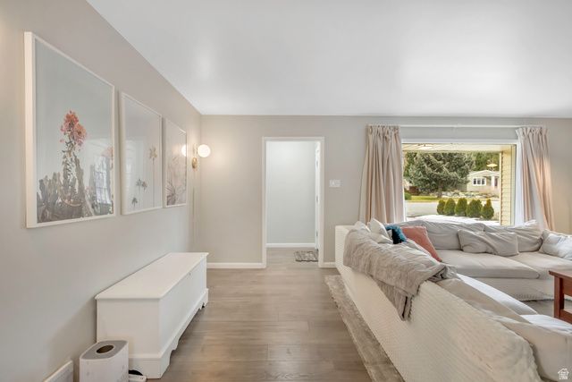 6852 S MEADOW DR, Cottonwood Heights, UT 84121